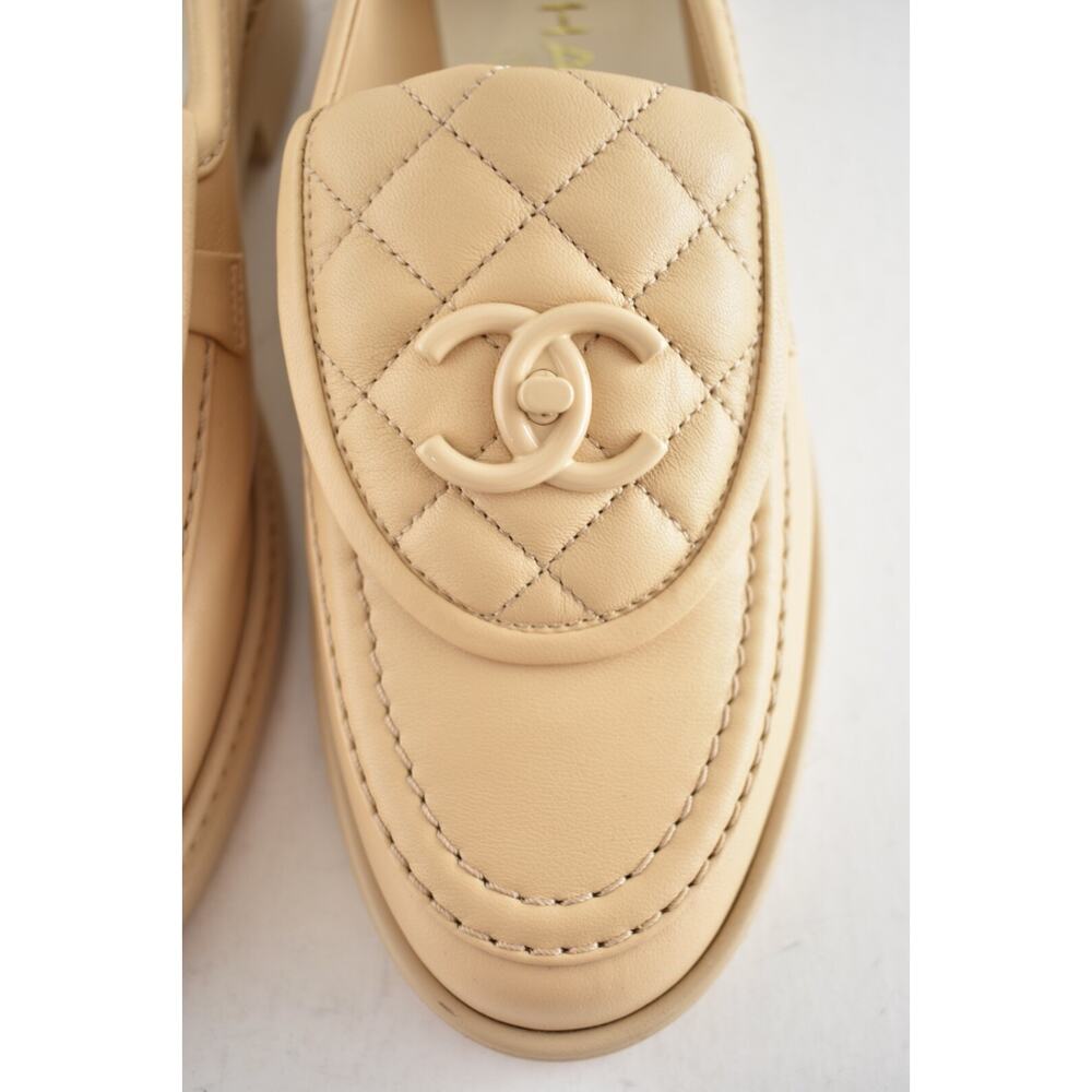 Chanel 24C Beige Leather Quilted Flap Turnlock CC Logo Moccasin Flat Loafer 38.5 - Picture 11 of 16